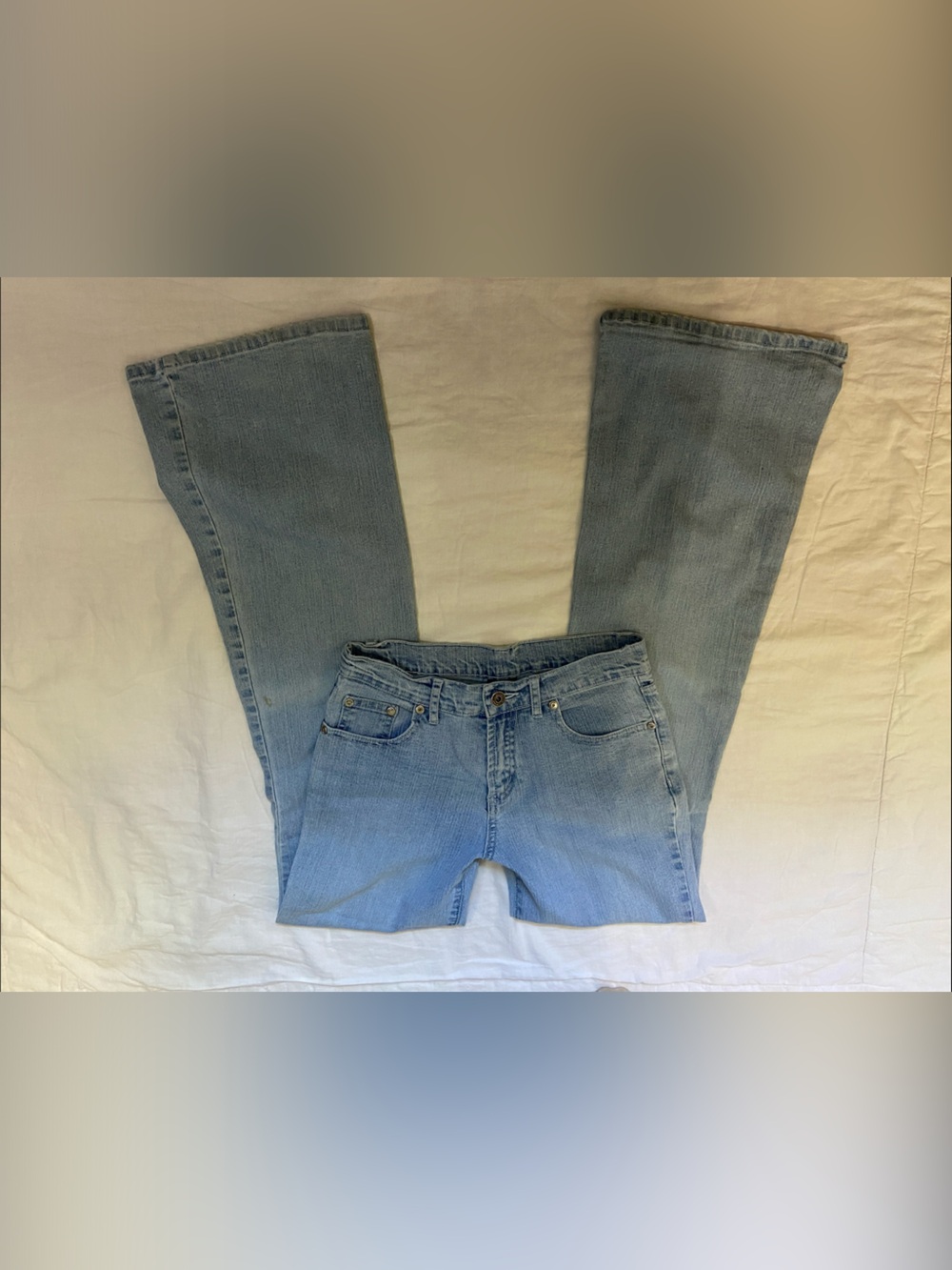 Y2K Lowrise Flared Lightwash Jeans